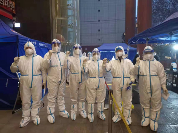 省计量院在碑林区30号院东区的下沉干部和志愿者团队.jpg